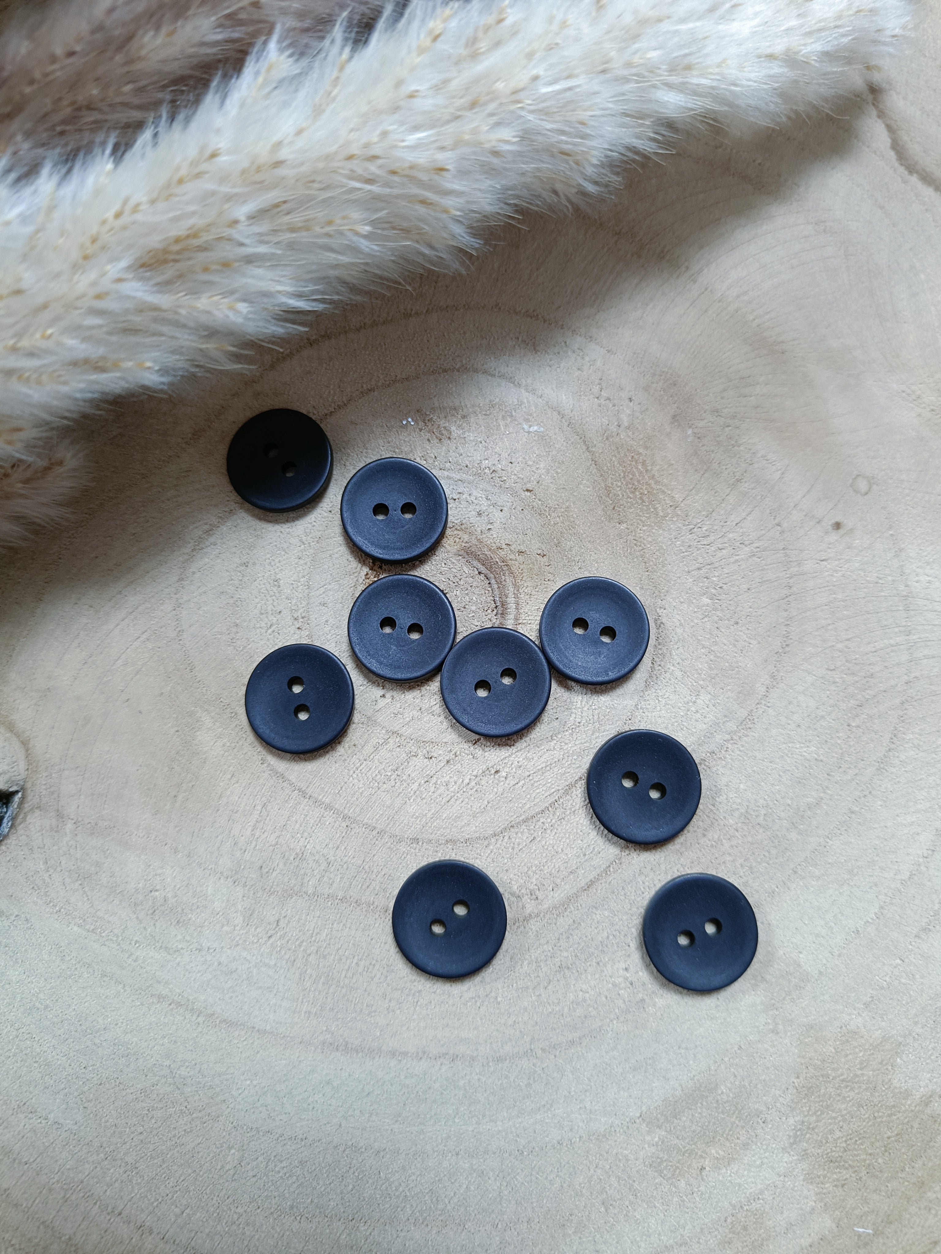 Boutons satinés 2 trous - Bleu jeans - 15 mm de diamètre
