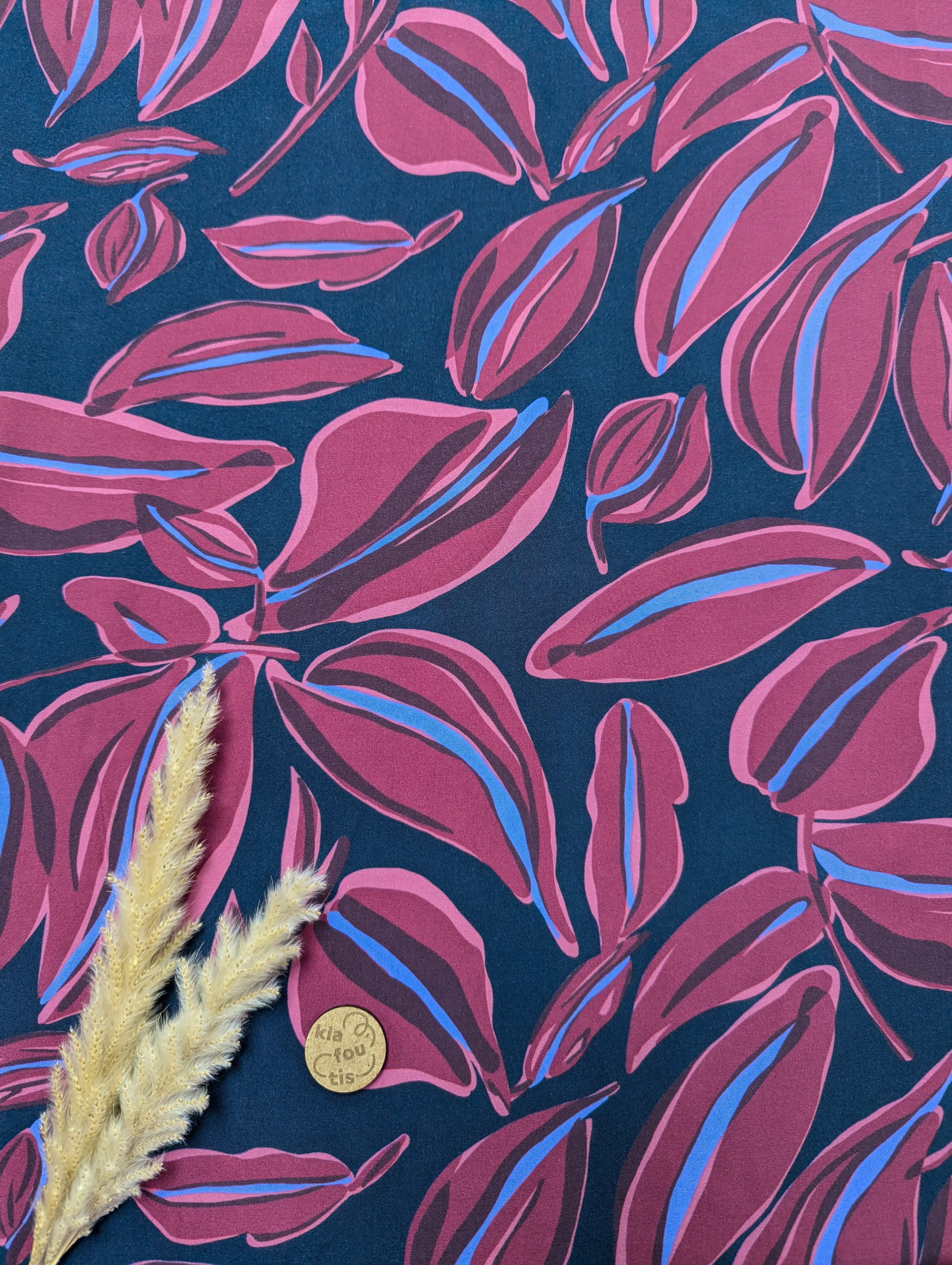 Popeline de viscose bleu marine - féminité rosée