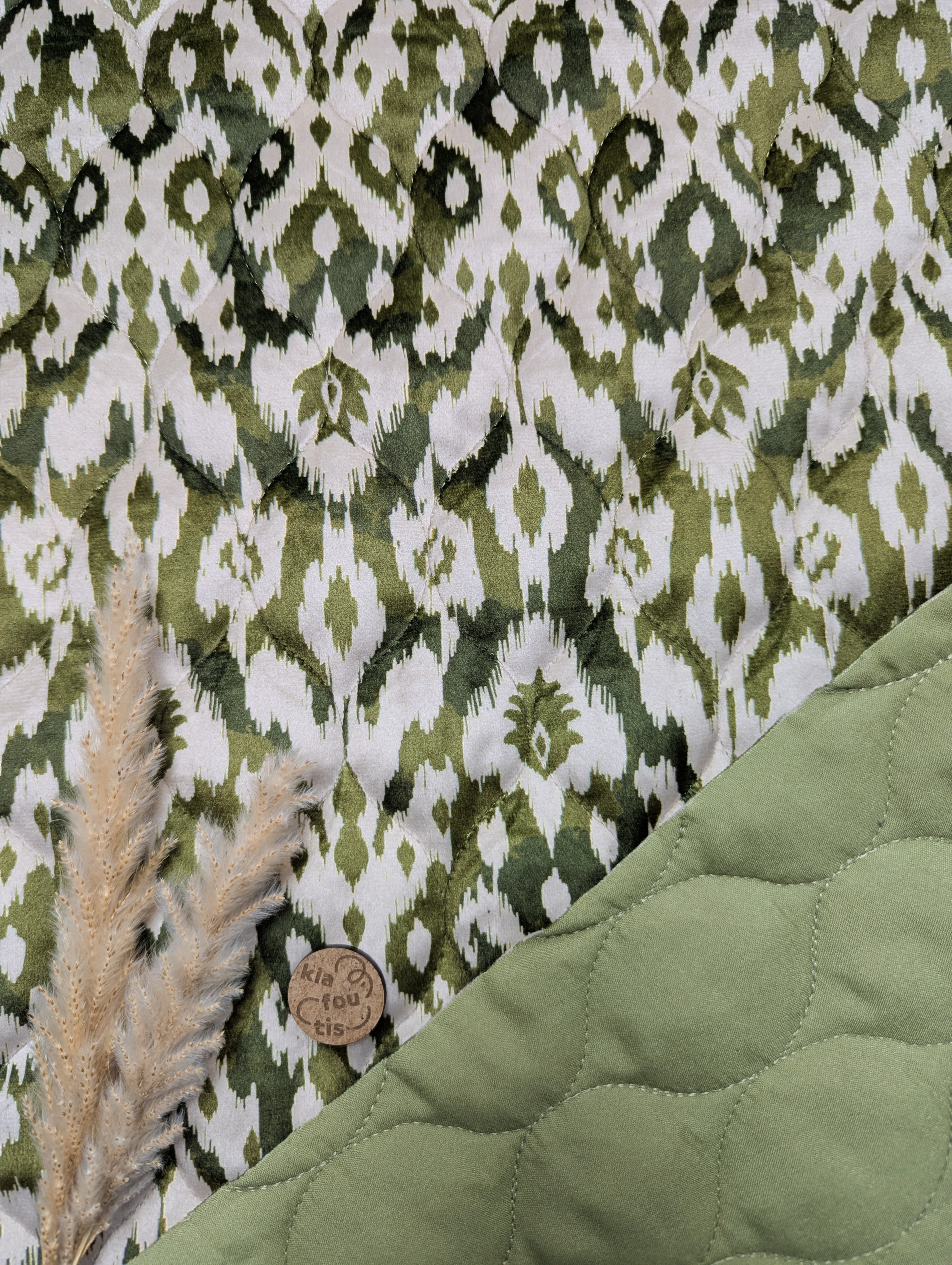 Velours matelassé vert olive - effet ethnique