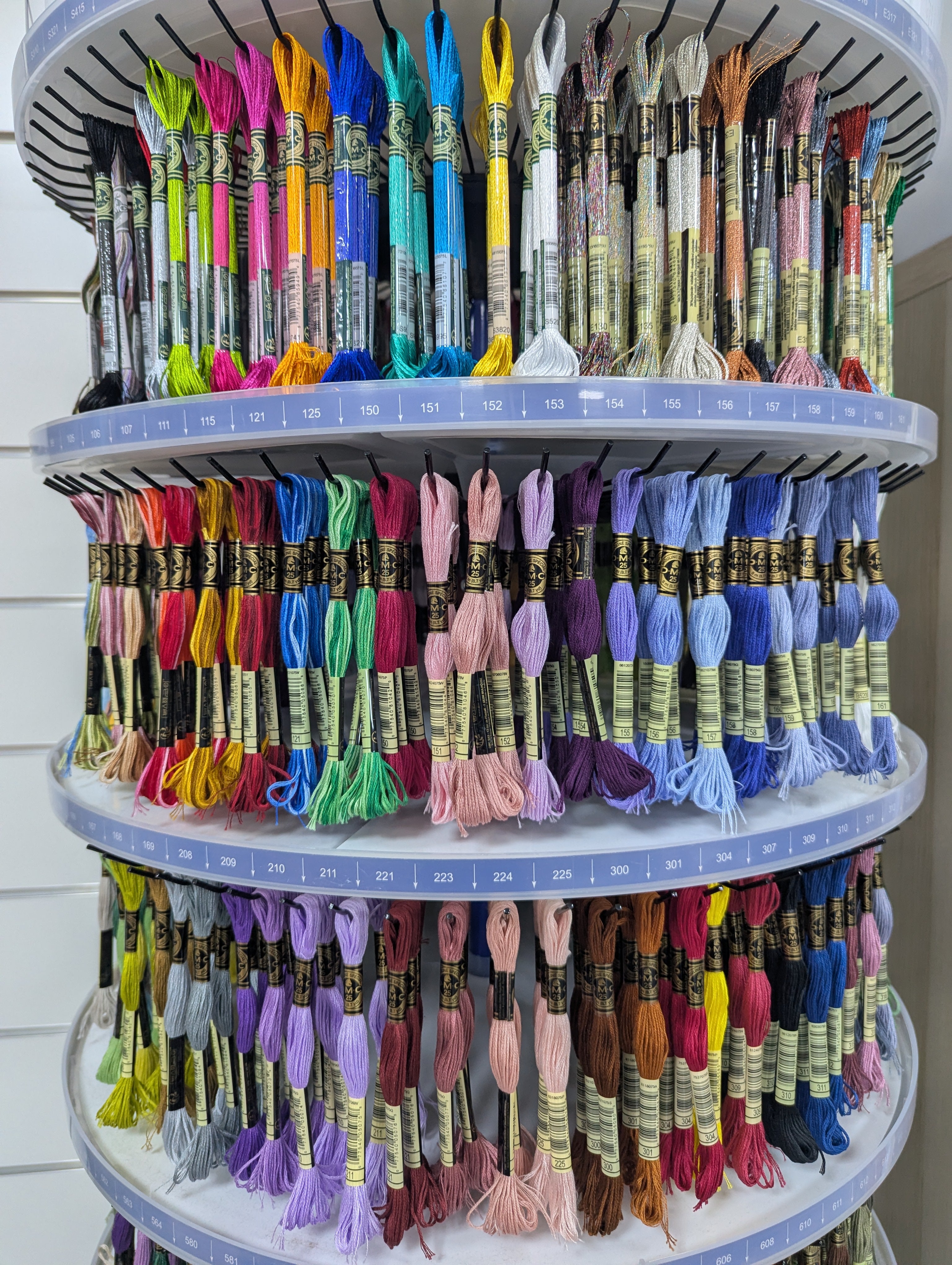 Fil de broderie DMC mouliné - couleur au choix ou assortie à votre tissu