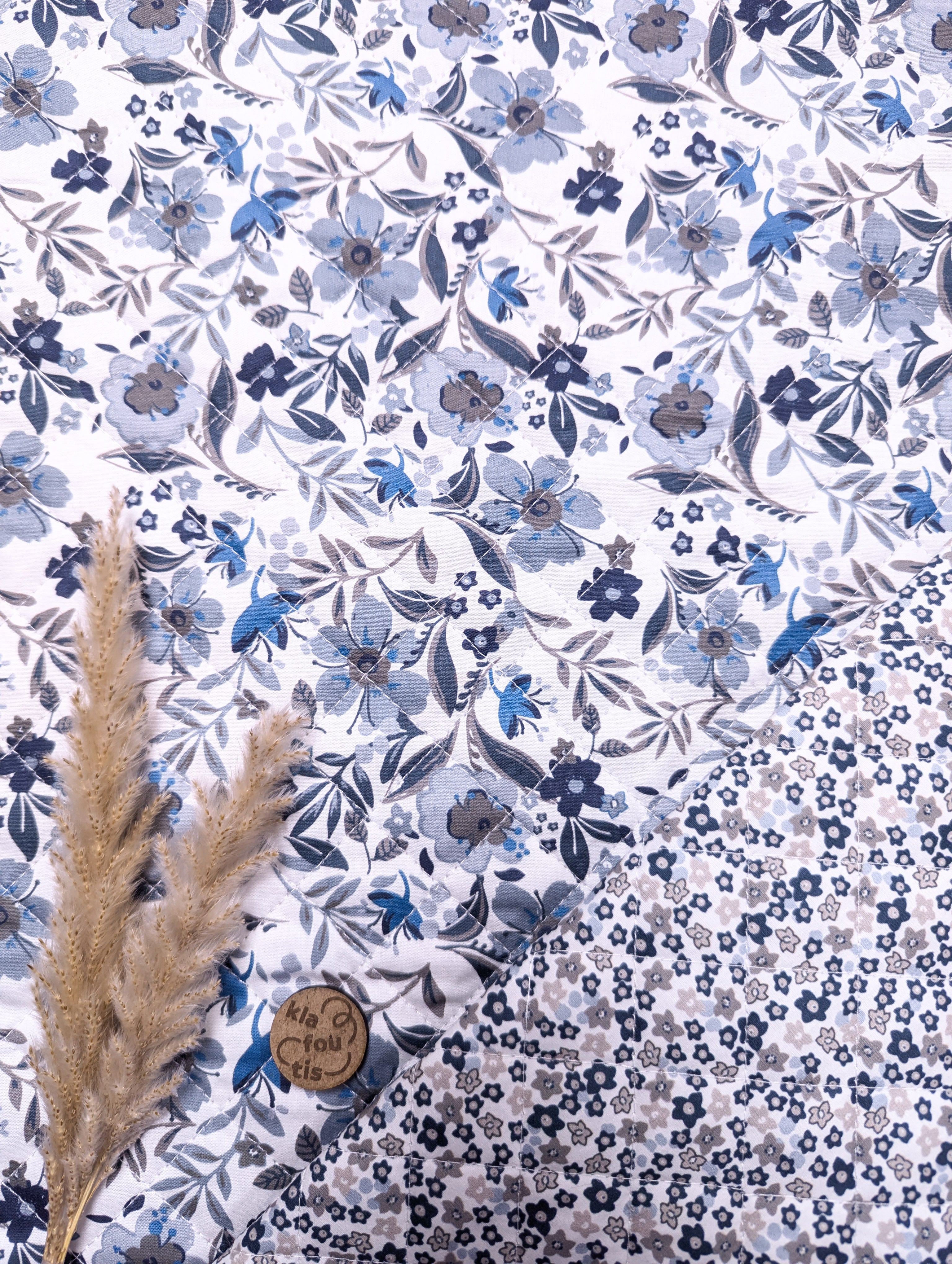 Matelassé coton double face - floraison en bleu et blanc