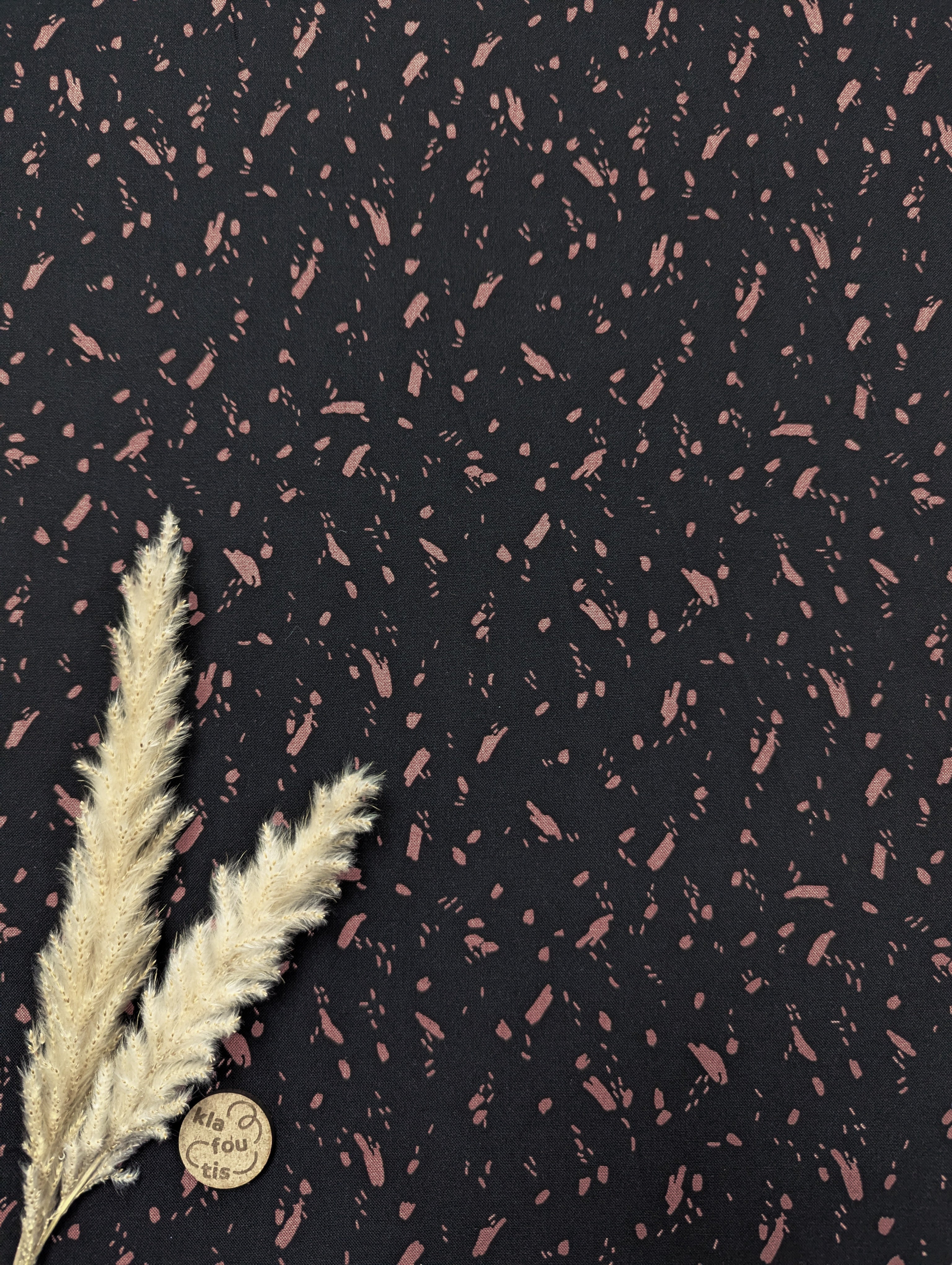 Popeline de viscose noire - détails vieux rose